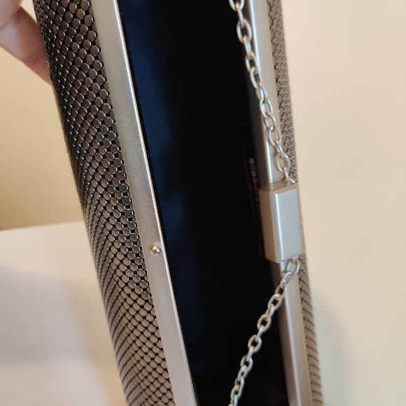 BCBG Silver Liquid Metal Barrel Clutch Bag EUC 🛍️ - Picture 7 of 11